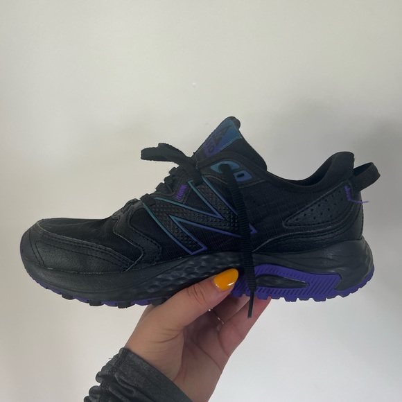 Gently used hiking new balance shoes - Picture 1 of 6